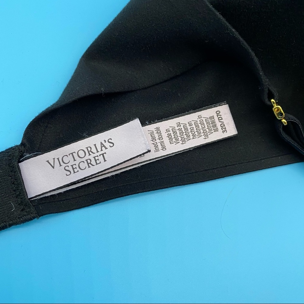 Victoria’s Secret “Incredible” Lined Demi Bra Size 32D - Picture 2 of 3